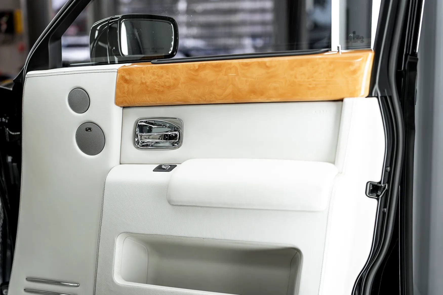 Used 2009 Rolls-Royce Phantom Sedan image 37