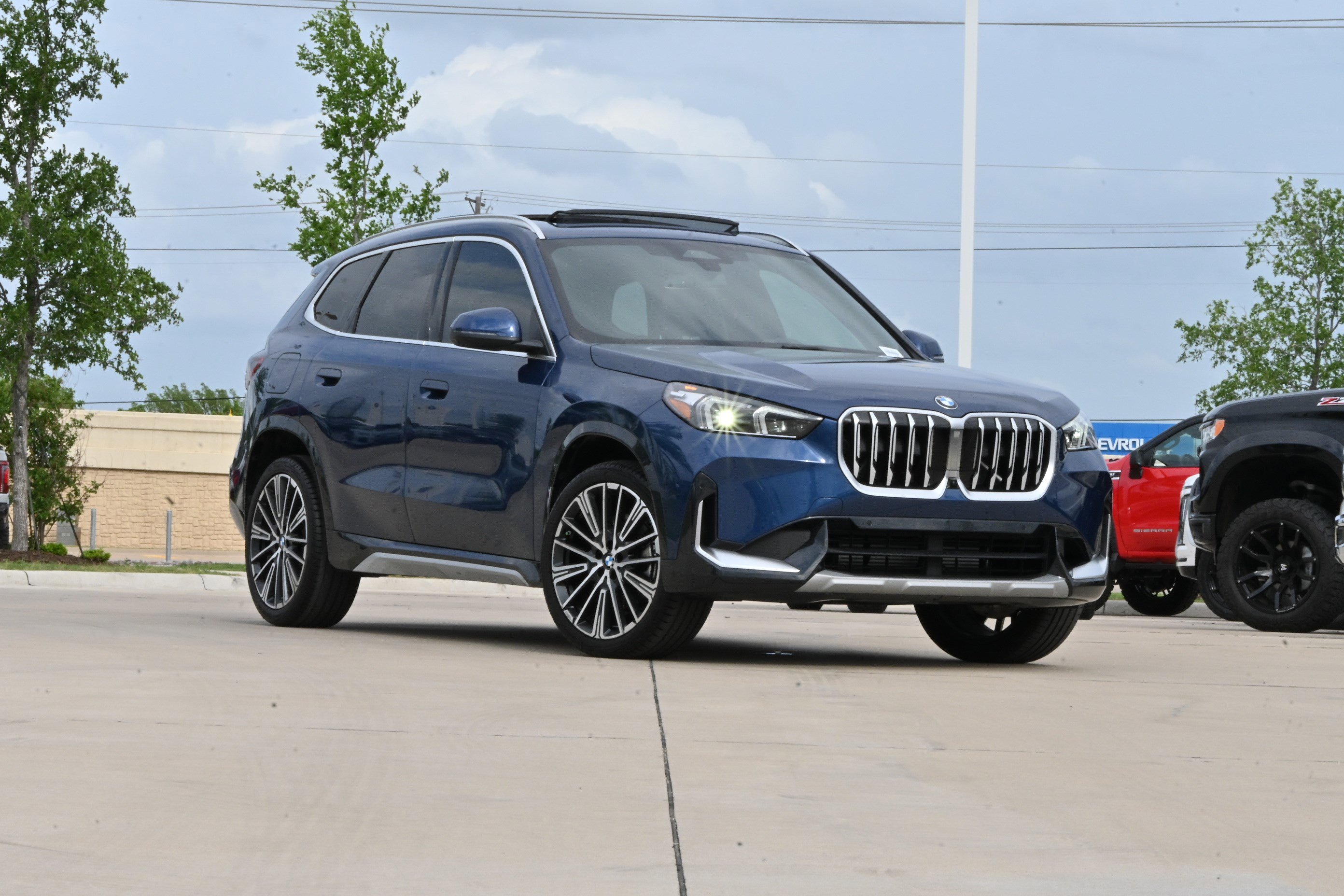 Certified 2025 BMW X1 xDrive28i w/ Technology Package image 2