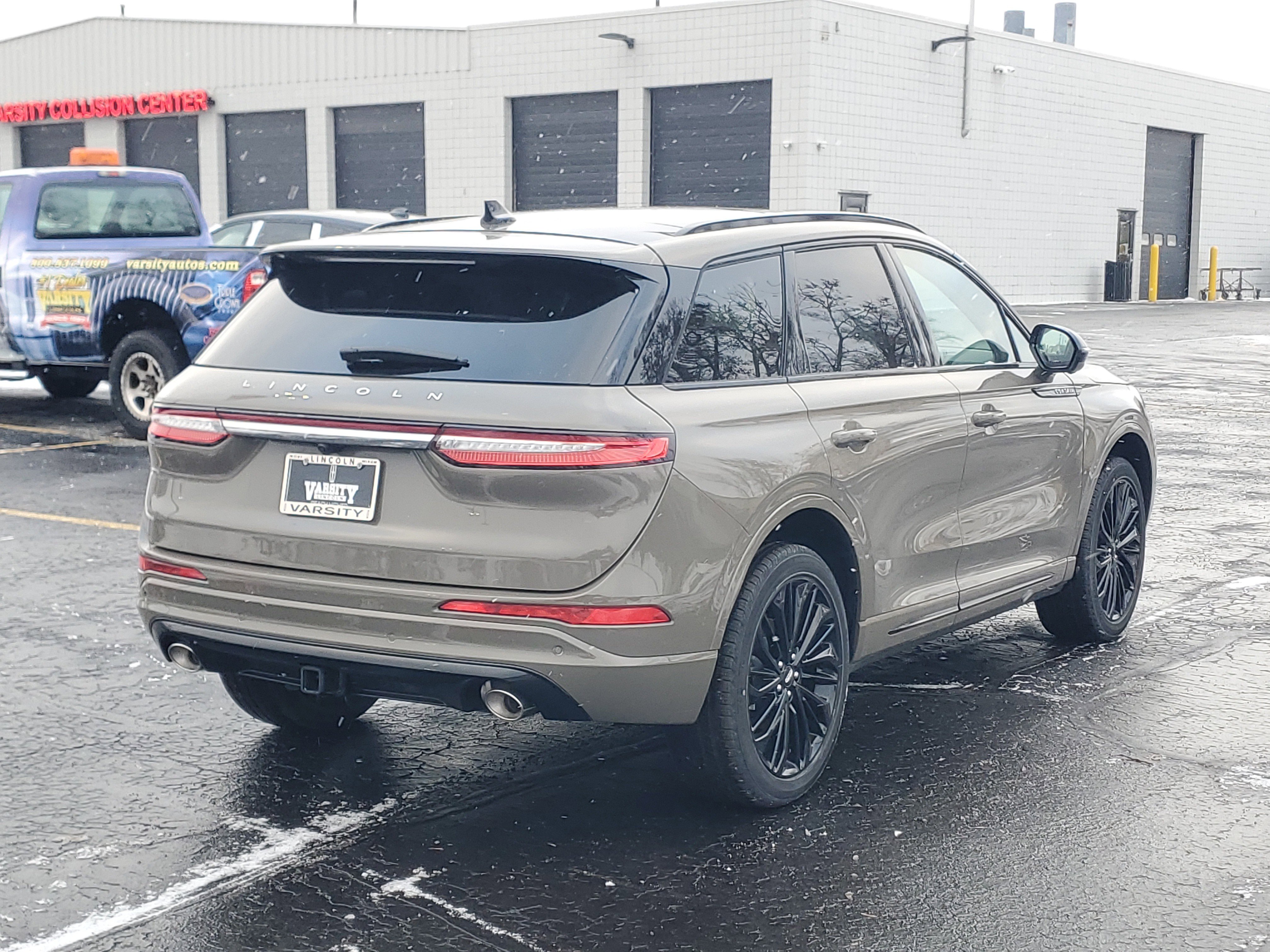 New 2025 Lincoln Corsair Reserve w/ Jet Appearance Package image 4