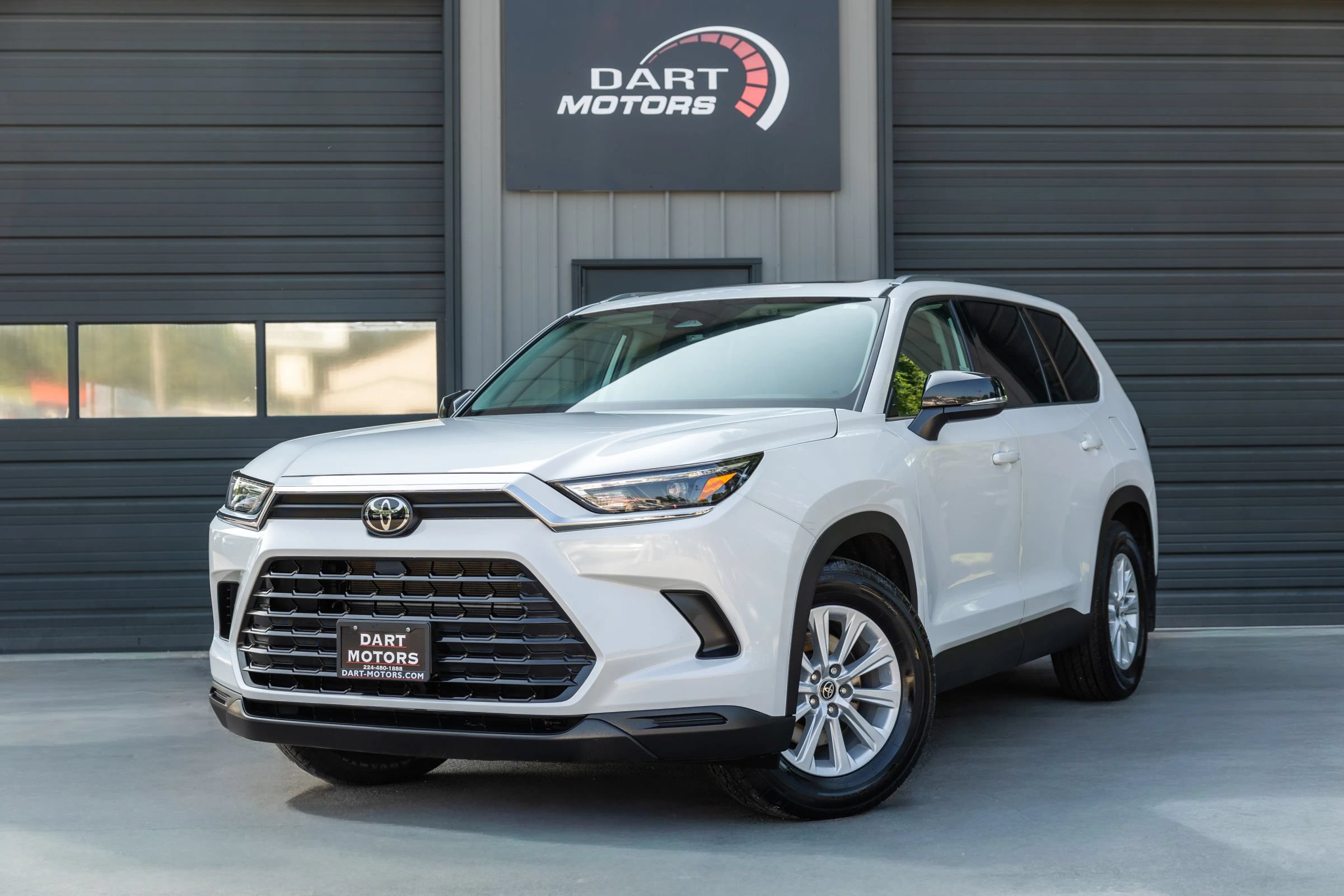 Used 2024 Toyota Grand Highlander AWD Hybrid image 3