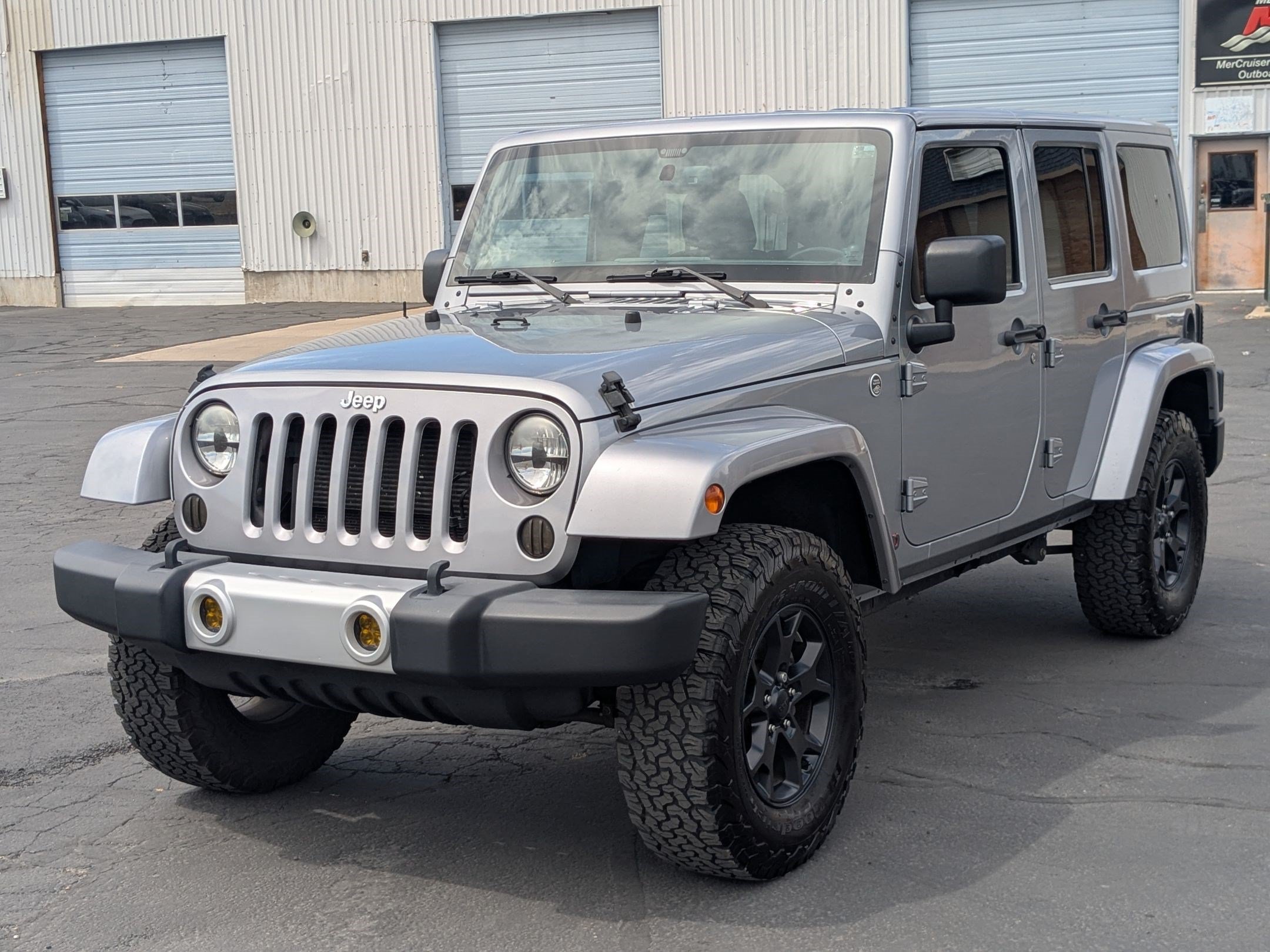 Used 2014 Jeep Wrangler Unlimited Sahara w/ Max Tow Package AWD/4WD image 10
