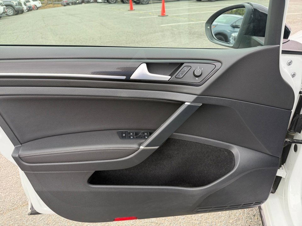 Used 2019 Volkswagen Golf R 4-Door image 36