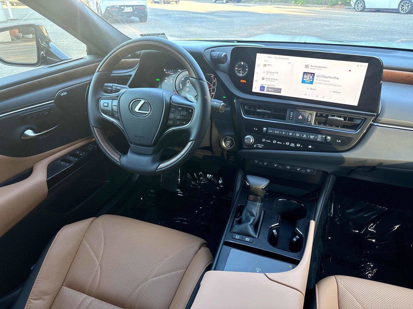 Used 2025 Lexus ES 300h Ultra Luxury w/ Accessory Package (Z2) FWD image 14