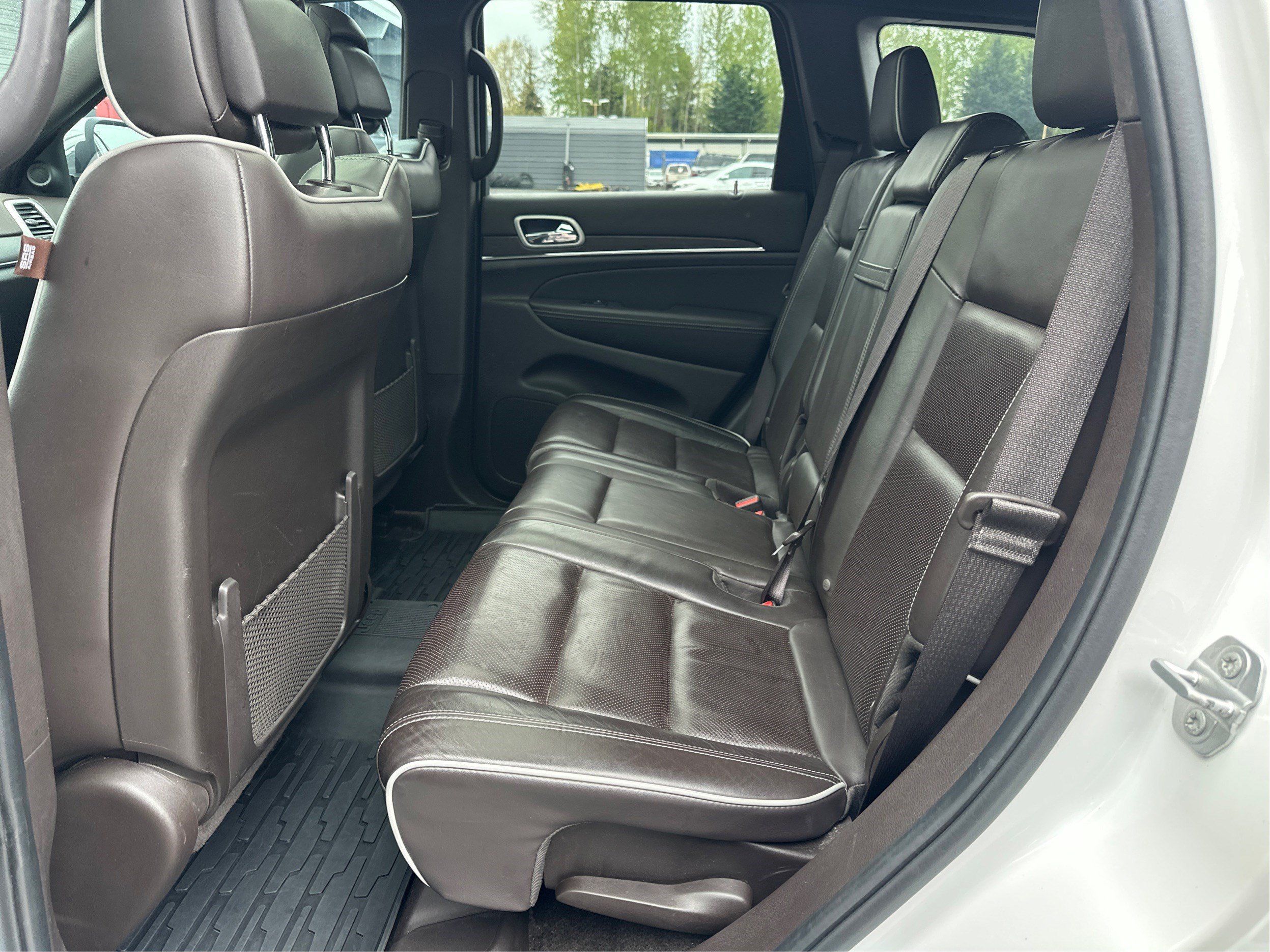 Used 2019 Jeep Grand Cherokee Overland w/ Interior Metal Package AWD/4WD image 10