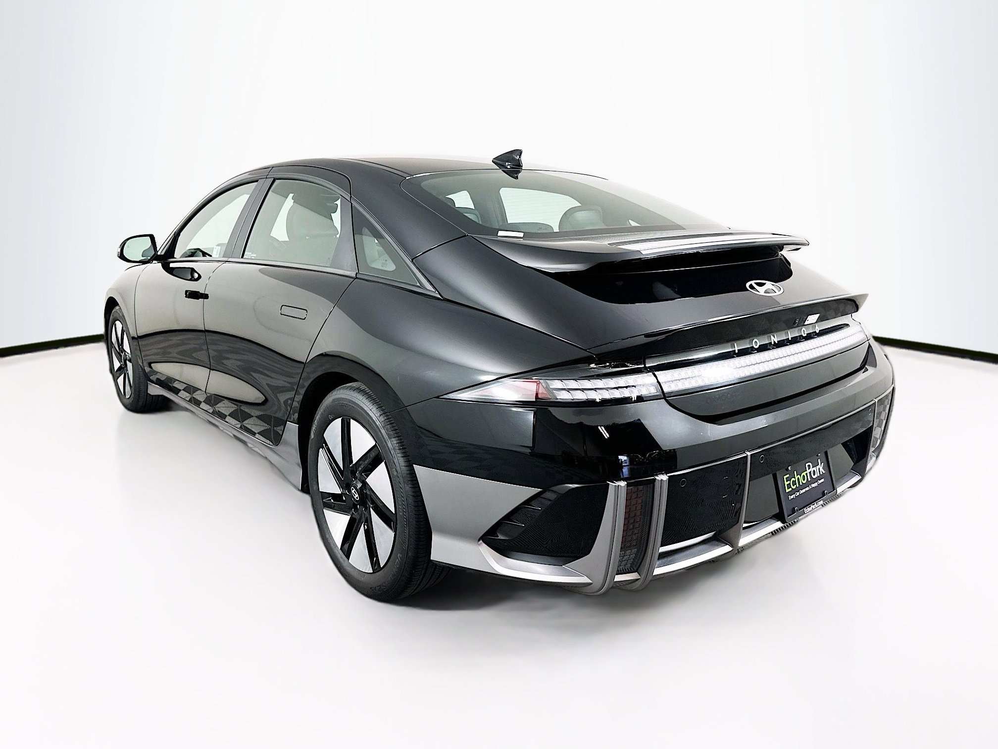 Used 2024 Hyundai Ioniq 6 SE AWD/4WD image 5