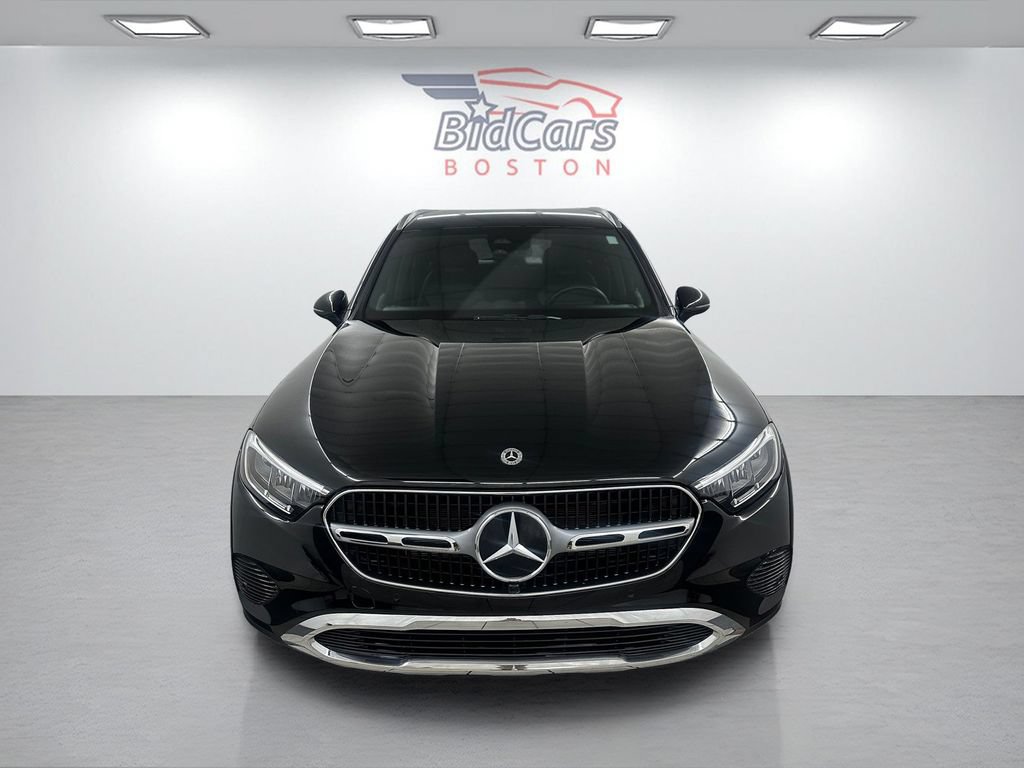 Used 2025 Mercedes-Benz GLC 350e 4MATIC image 2