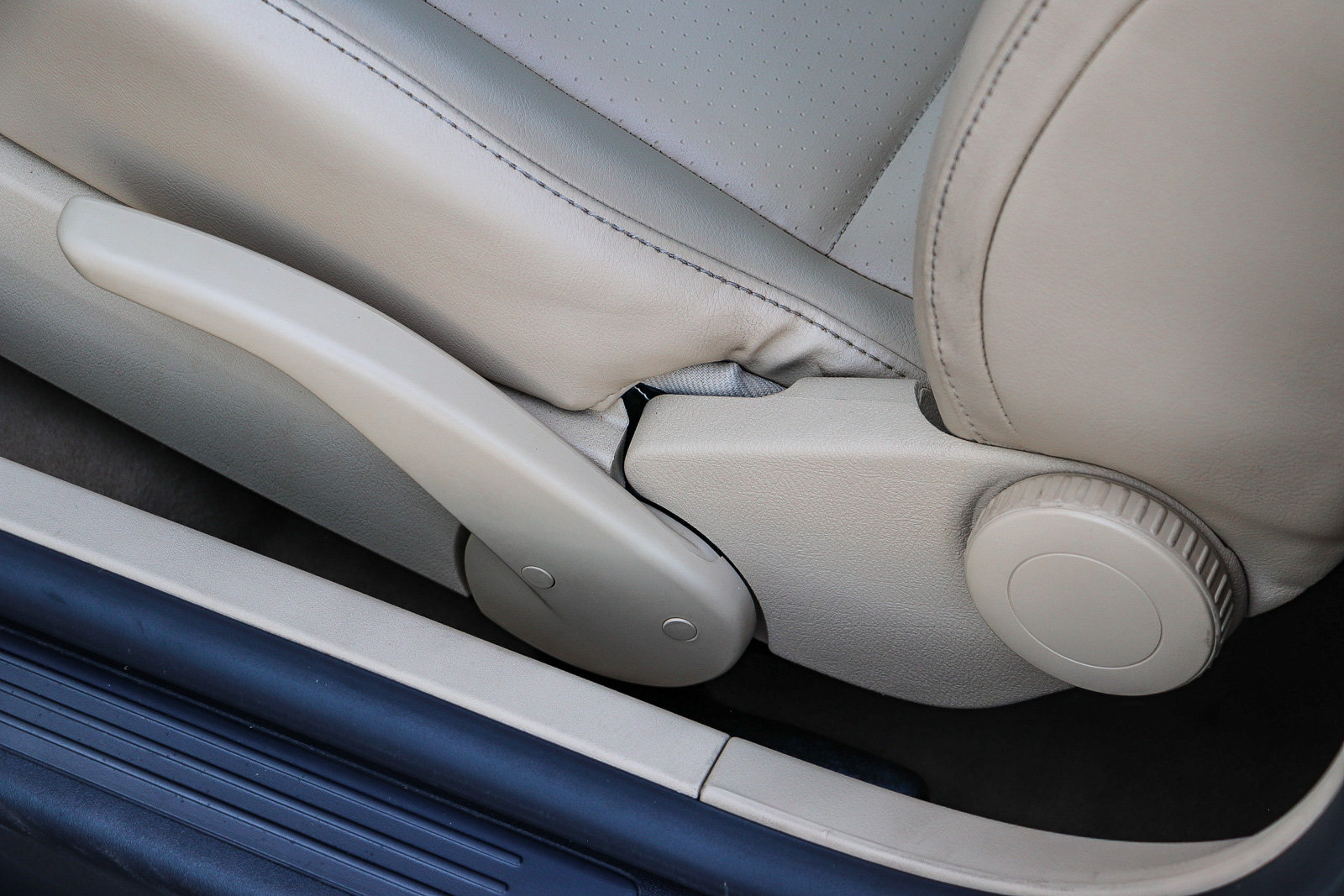 Used 2008 Volkswagen Beetle S FWD image 29
