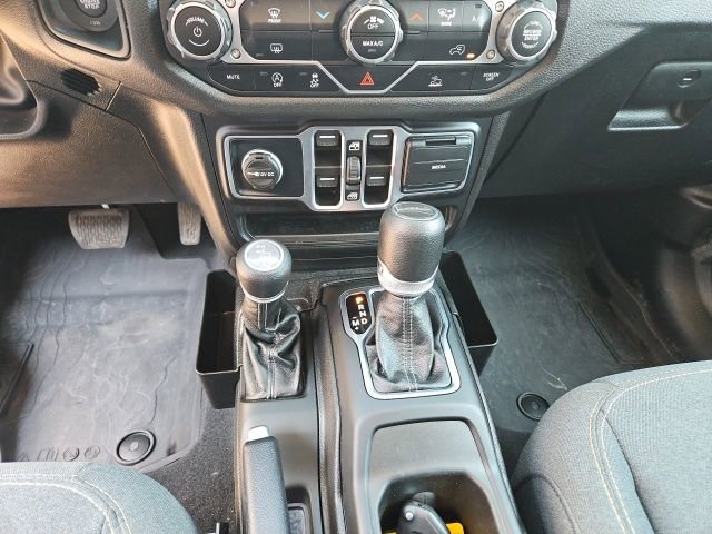 Used 2025 Jeep Gladiator Sport image 16