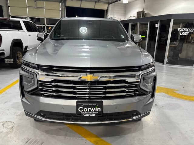 Used 2025 Chevrolet Suburban Premier AWD/4WD image 3