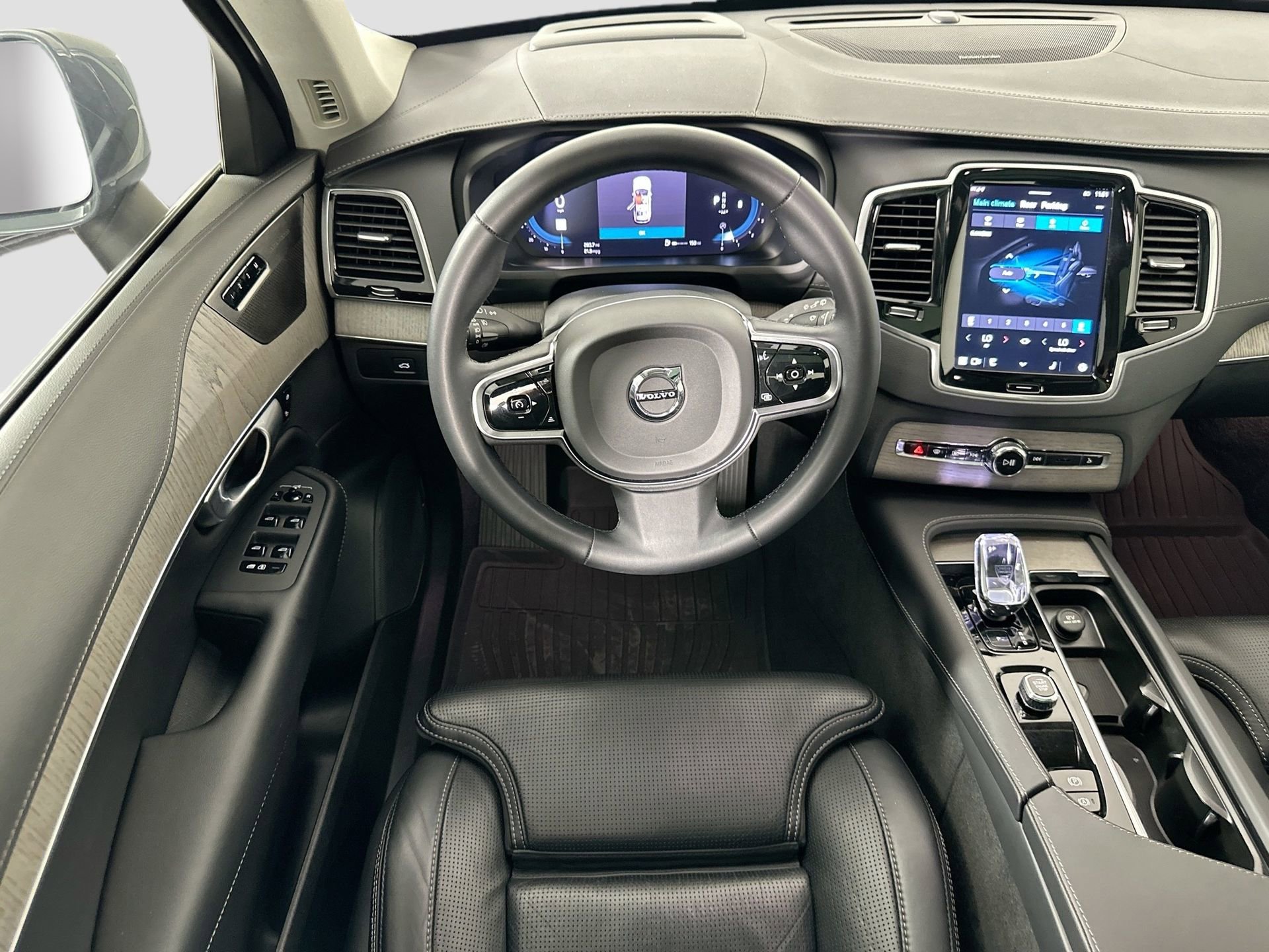 Certified 2023 Volvo XC90 B6 Ultimate w/ Protection Package Premier image 24