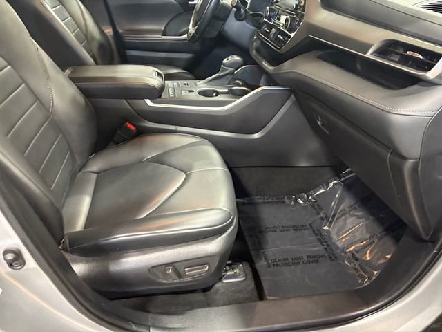Used 2022 Toyota Highlander XLE image 11