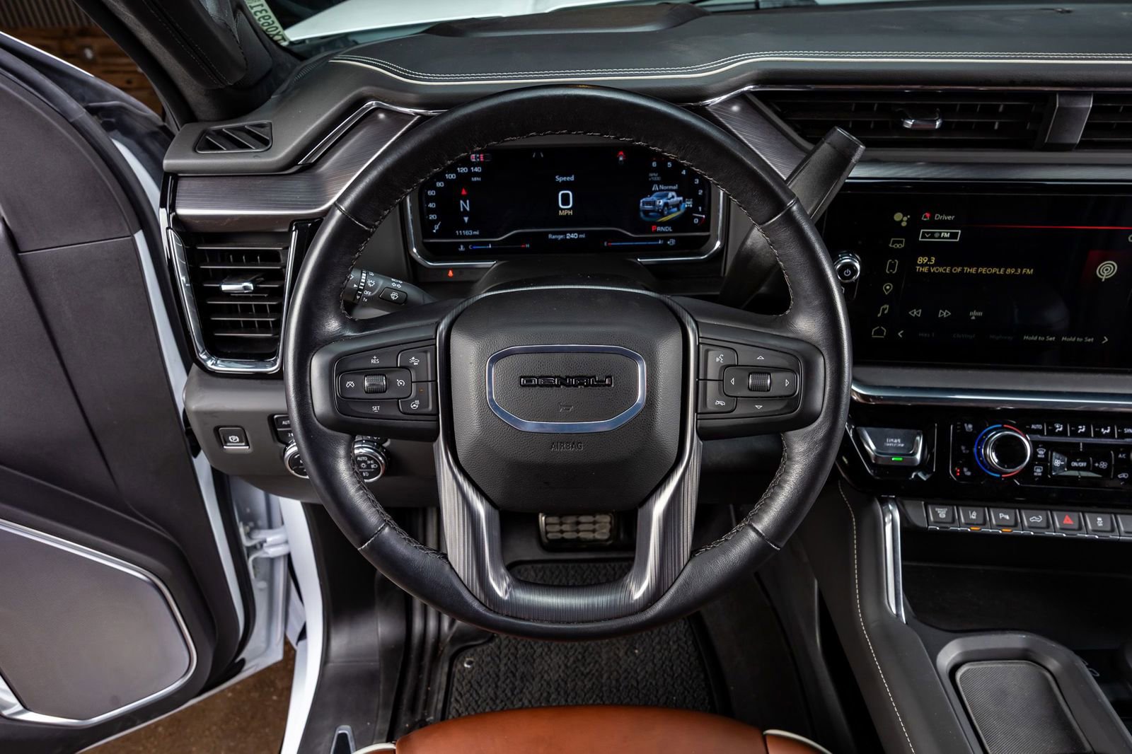 Used 2025 GMC Sierra 2500 Denali Ultimate w/ Max Trailering Package image 19