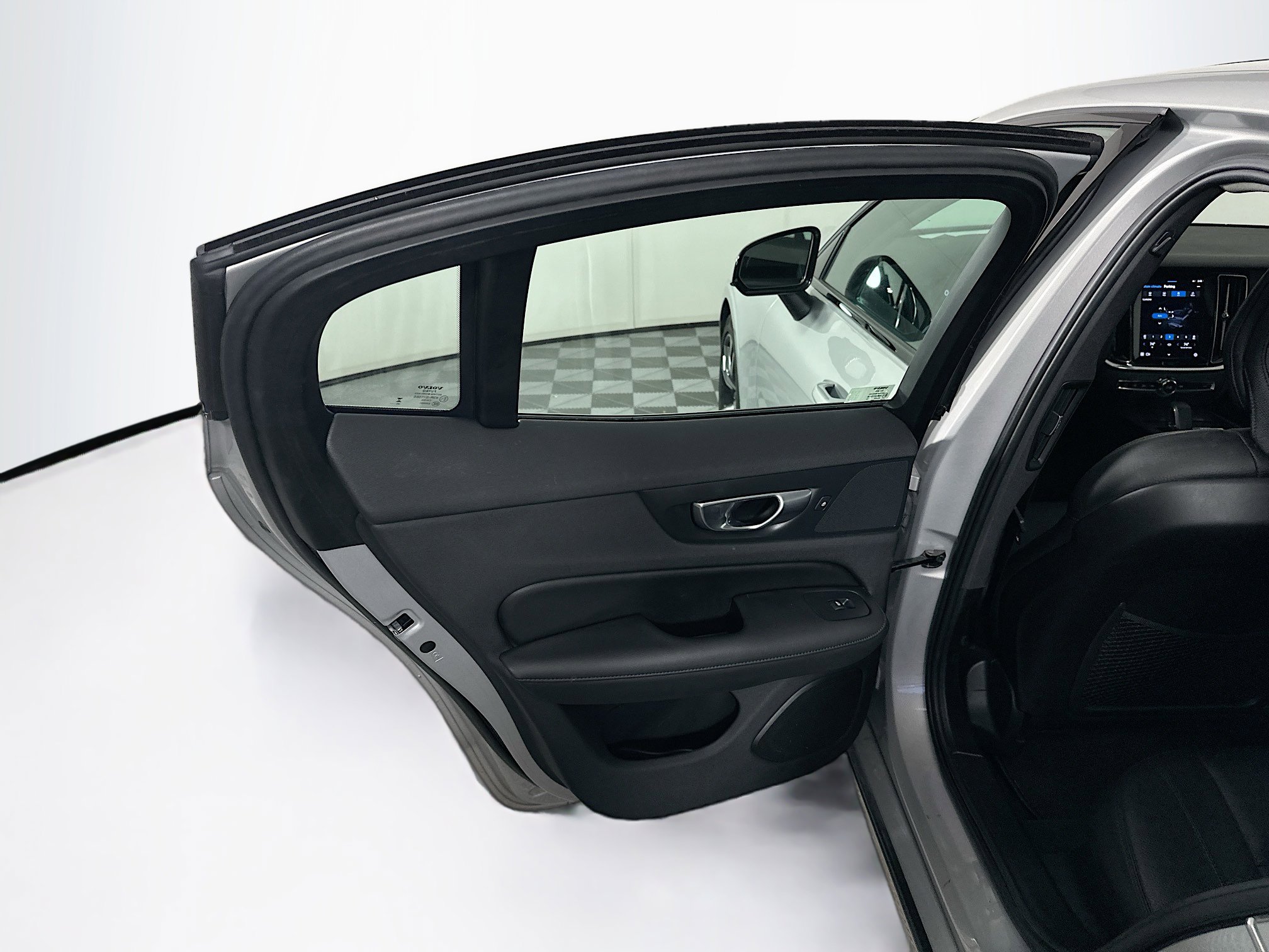 Used 2024 Volvo S60 B5 Plus image 26