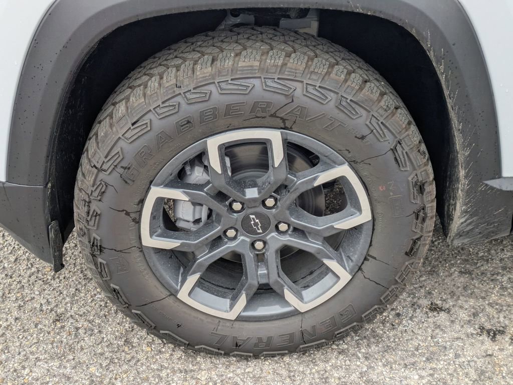 New 2026 Chevrolet Equinox ACTIV w/ Convenience Package III image 12