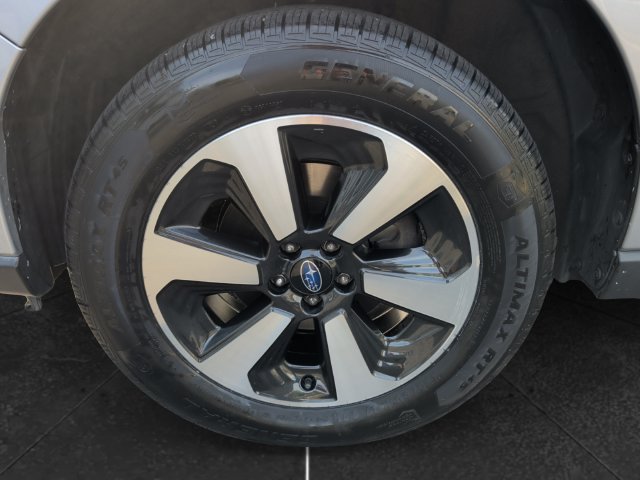 Used 2017 Subaru Forester 2.5i Premium w/ All-Weather Package AWD/4WD image 9