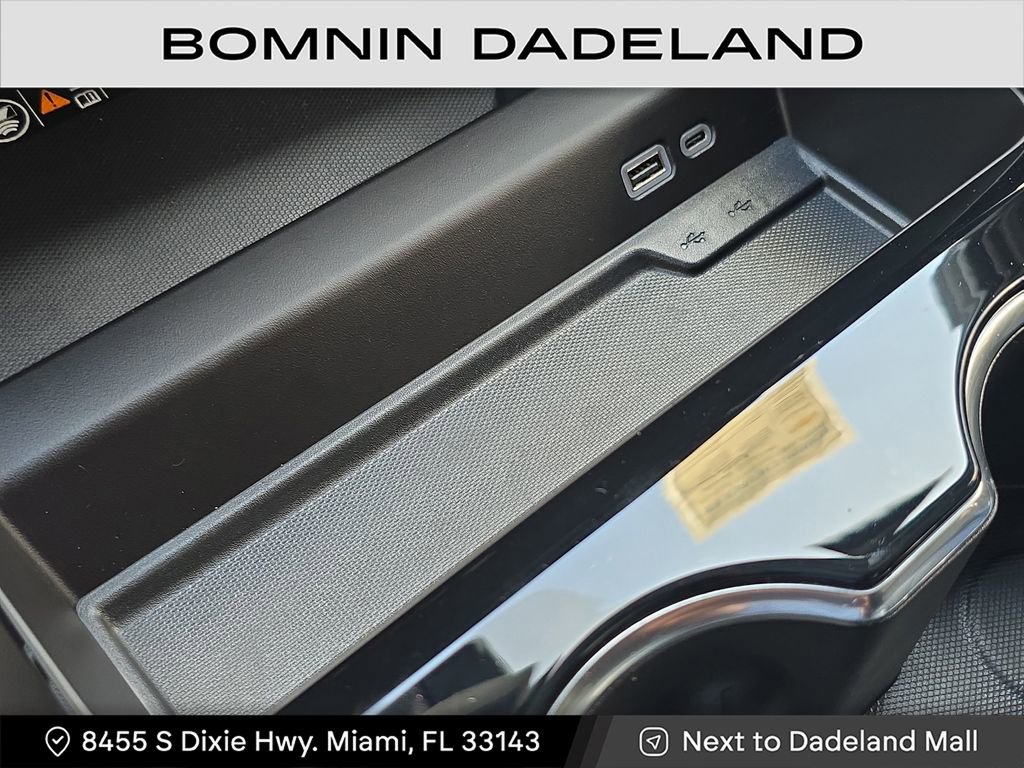 Certified 2025 Chevrolet Suburban Premier image 36