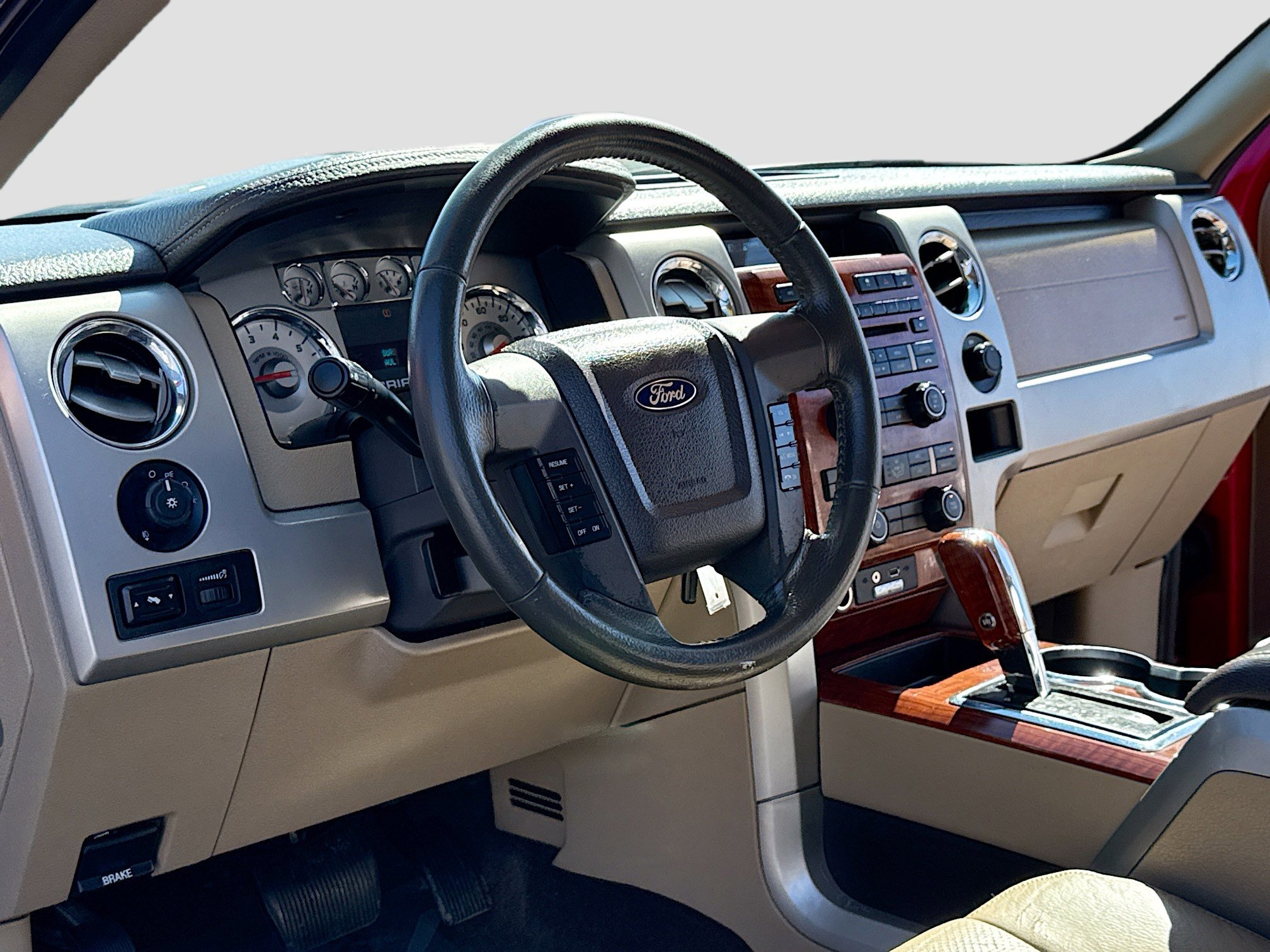 Used 2010 Ford F150 Lariat image 4