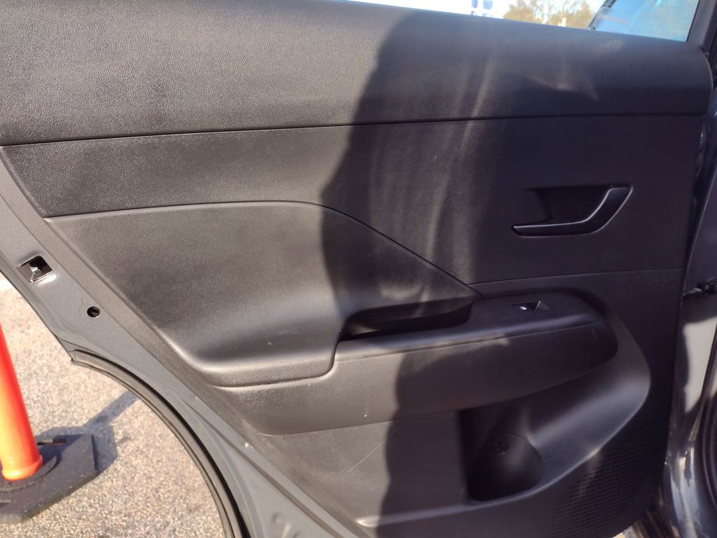 Used 2024 Hyundai Kona SE image 15