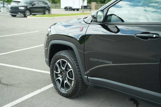 New 2026 Jeep Compass Trailhawk w/ Sun, Sound & Navigation Group AWD/4WD image 43