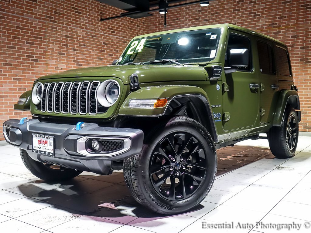 Used 2024 Jeep Wrangler Unlimited Sahara w/ Technology Group image 2