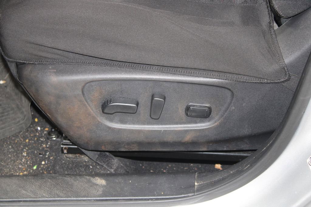 Used 2020 Nissan Rogue SV AWD/4WD image 16