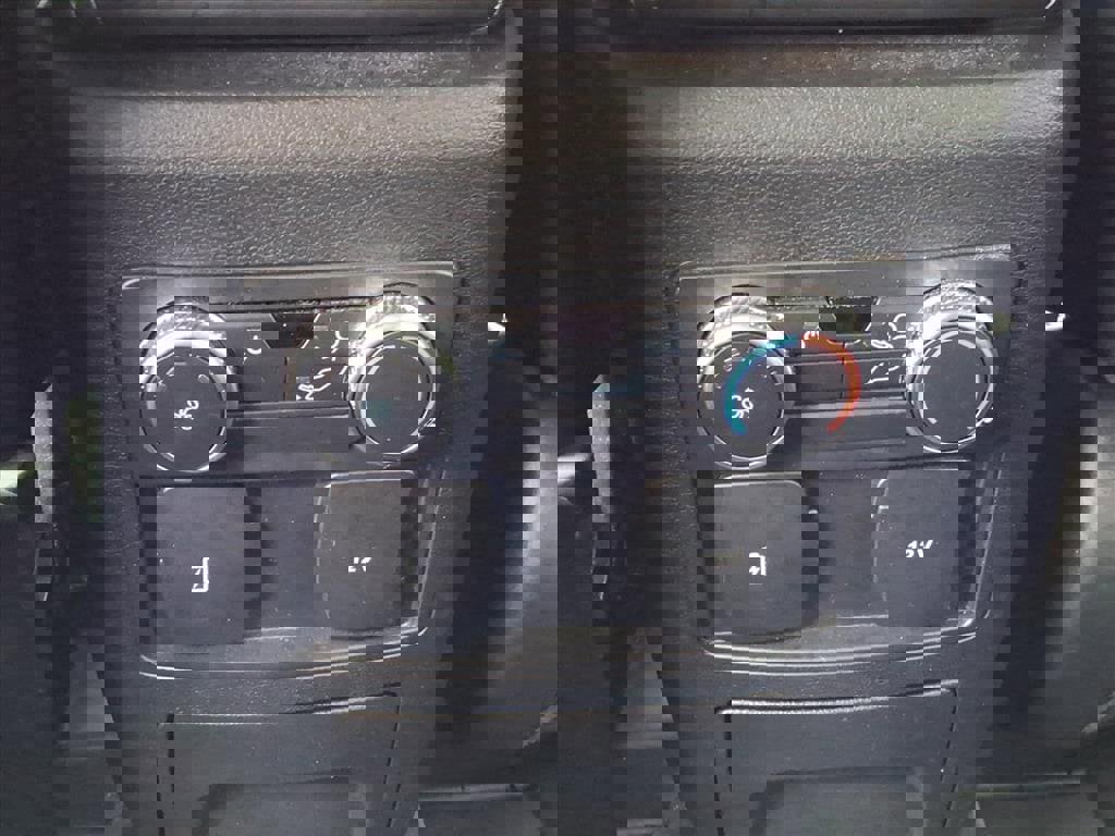 Certified 2022 Ford Explorer XLT w/ Equipment Group 202A image 15