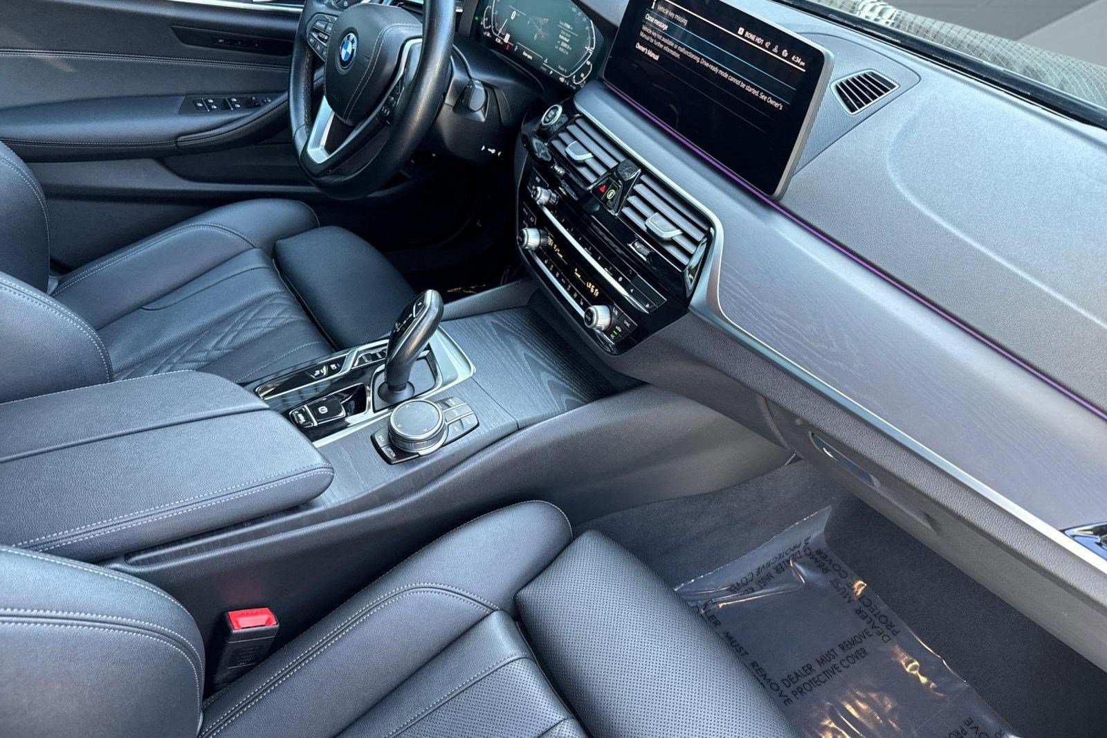 Used 2023 BMW 530e w/ Convenience Package image 32