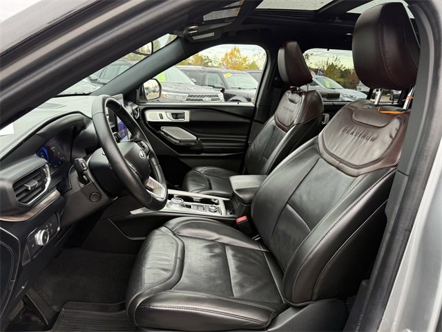 Certified 2022 Ford Explorer Platinum w/ Equipment Group 601A image 6