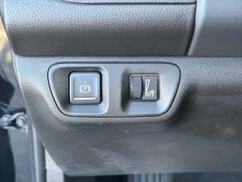 Used 2022 GMC Acadia SLE image 17