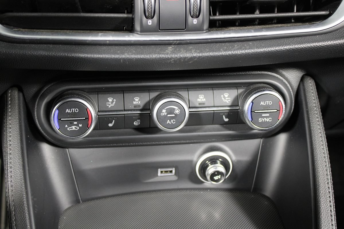 Used 2023 Alfa Romeo Stelvio Veloce AWD/4WD image 17