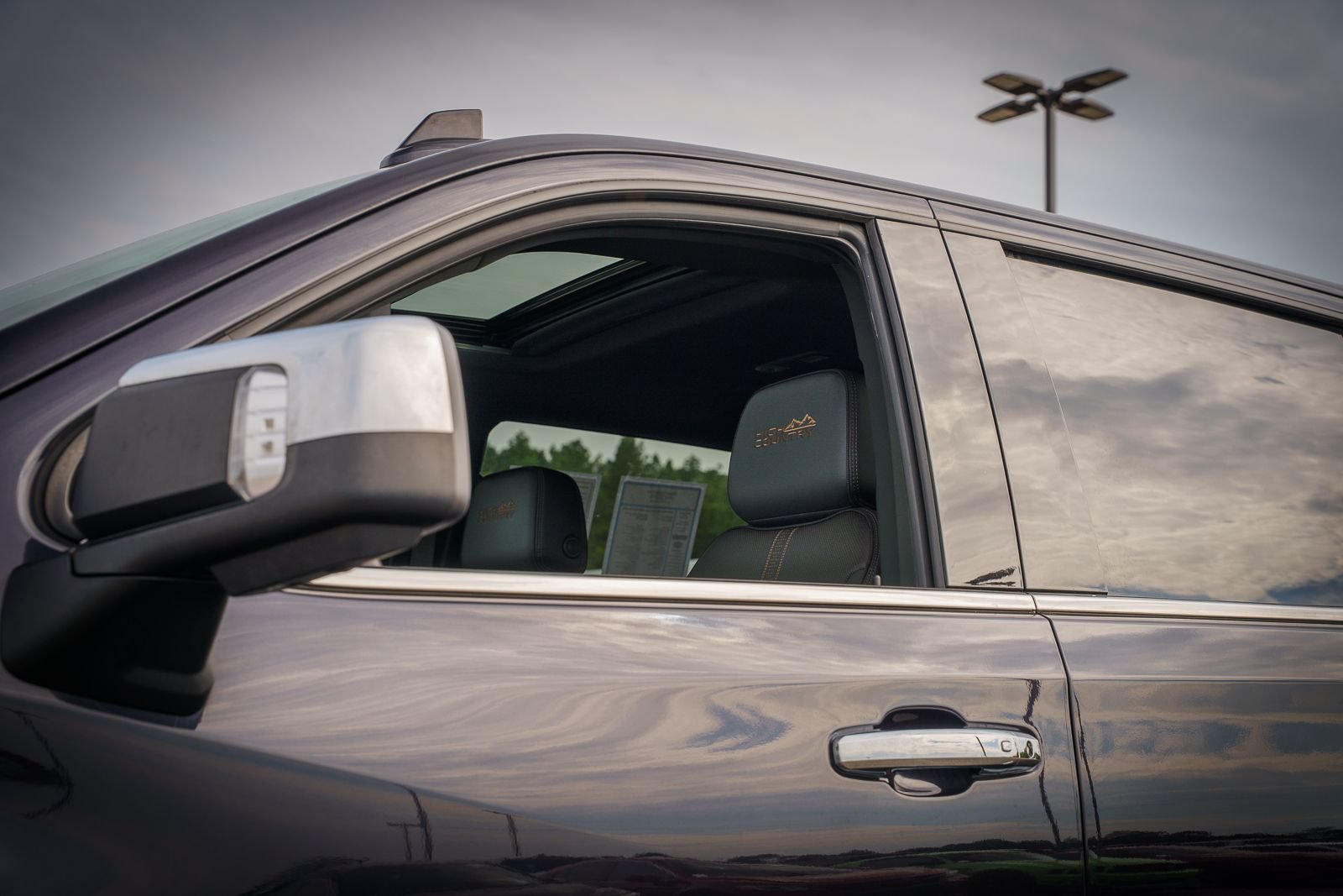 Used 2024 Chevrolet Silverado 1500 High Country w/ Technology Package AWD/4WD image 32