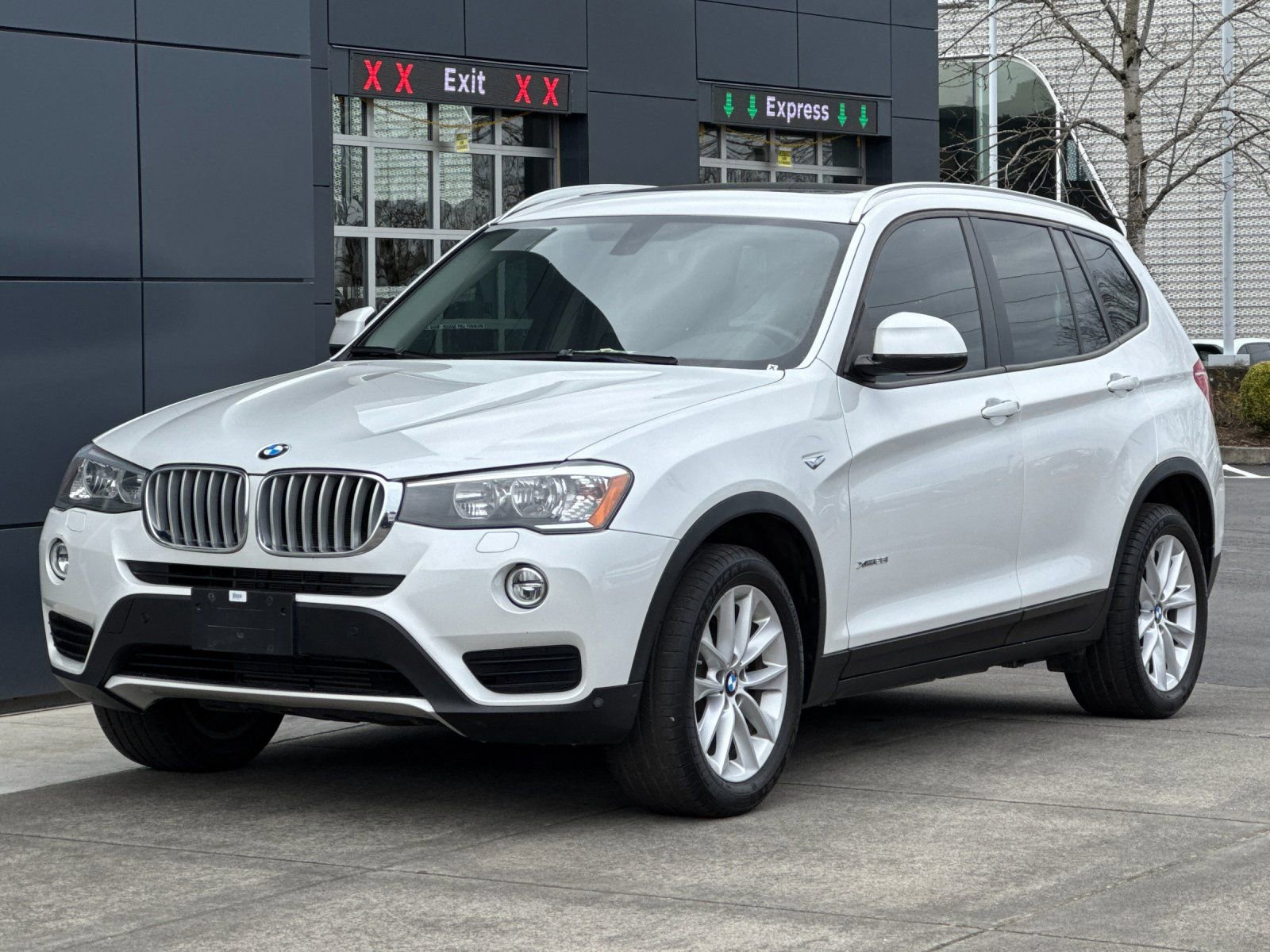 Used 2017 BMW X3 xDrive28i image 7