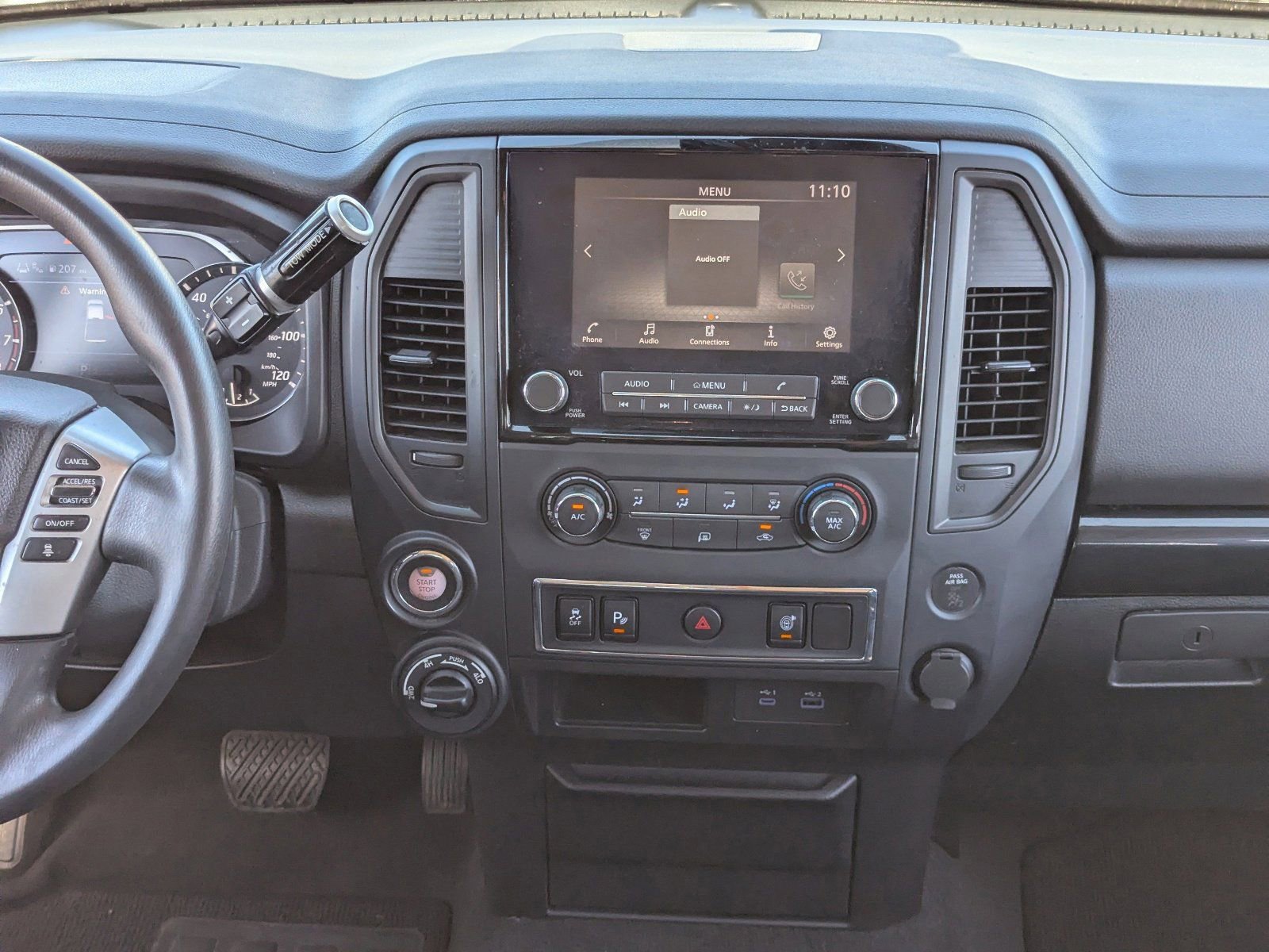 Used 2024 Nissan Titan SV image 17