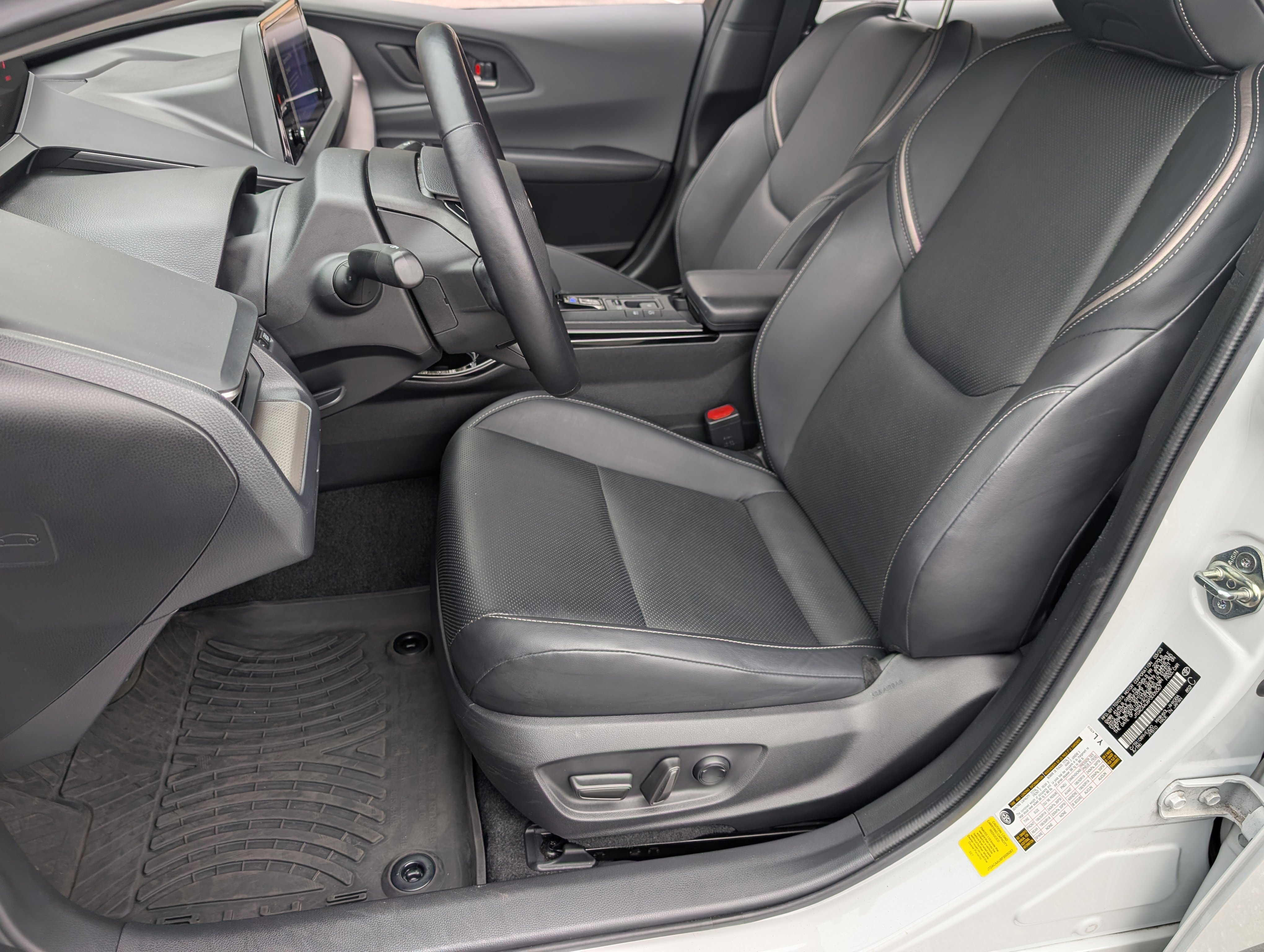 Used 2023 Toyota Prius XLE FWD image 16