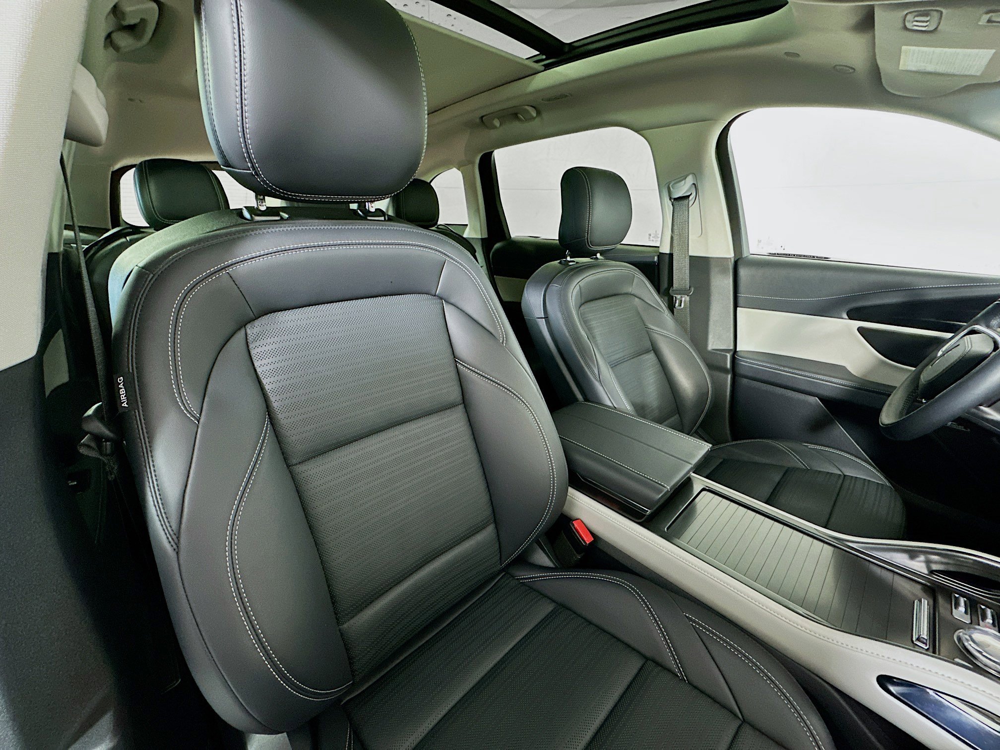 Used 2024 Lincoln Nautilus Reserve w/ Equipment Group 202A image 28