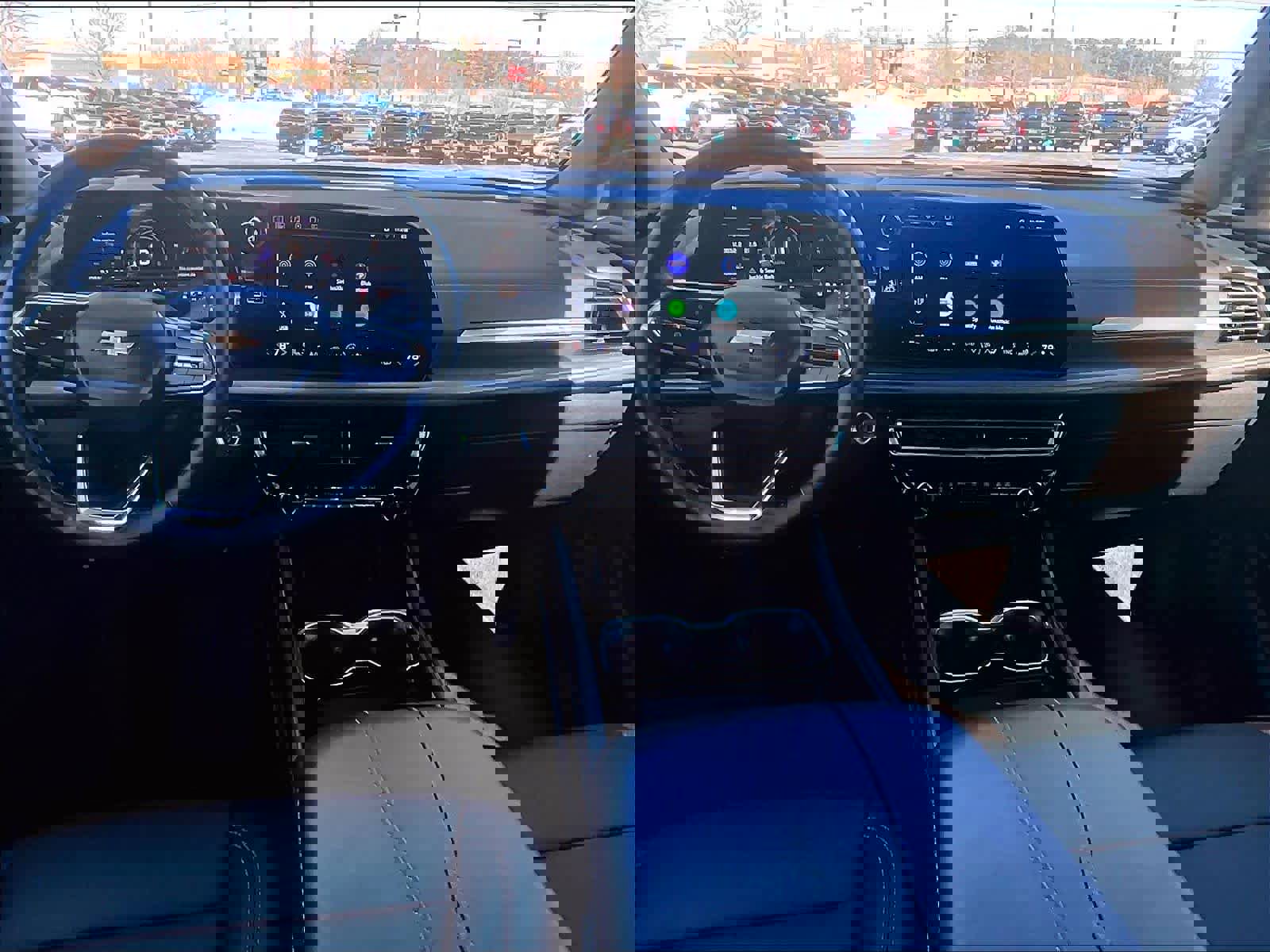 Used 2025 Chevrolet Traverse LT image 21