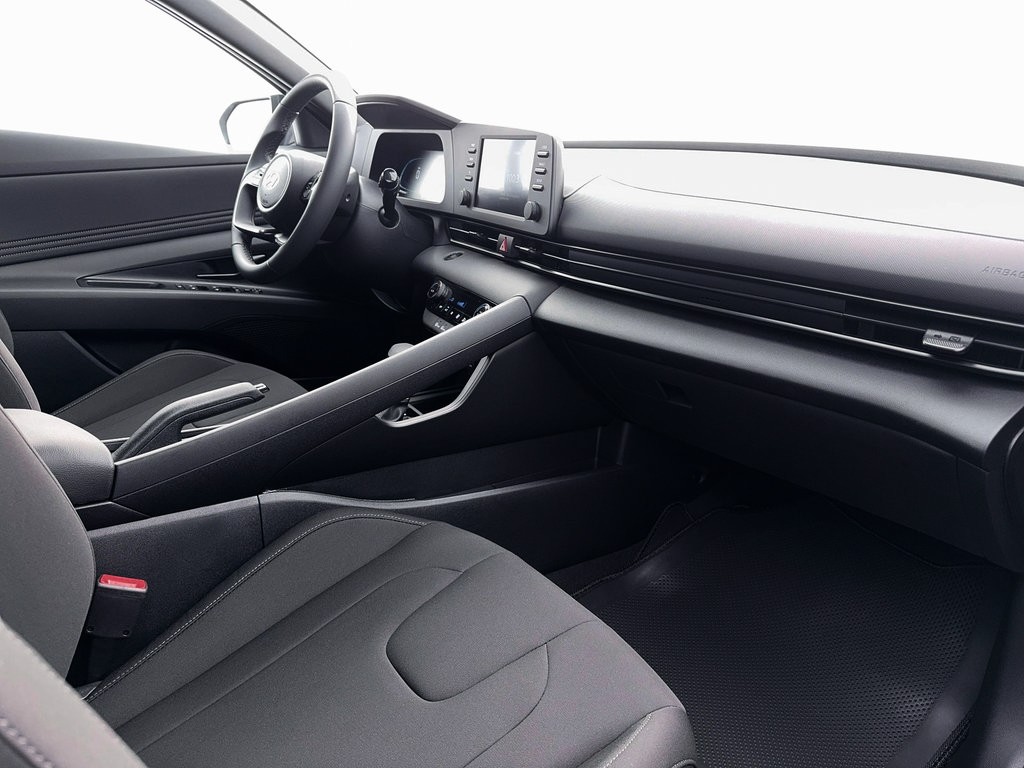 New 2026 Hyundai Elantra SEL Sport FWD image 15