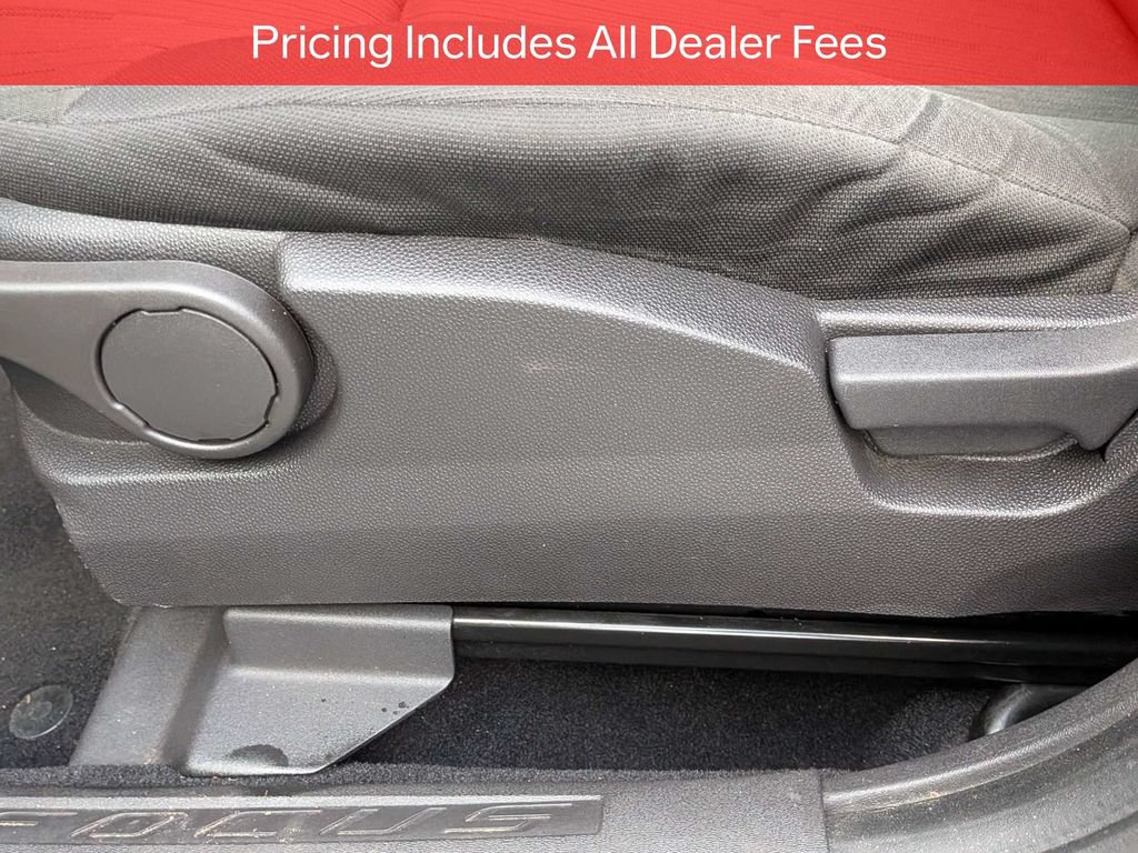 Used 2010 Ford Focus SE FWD image 19