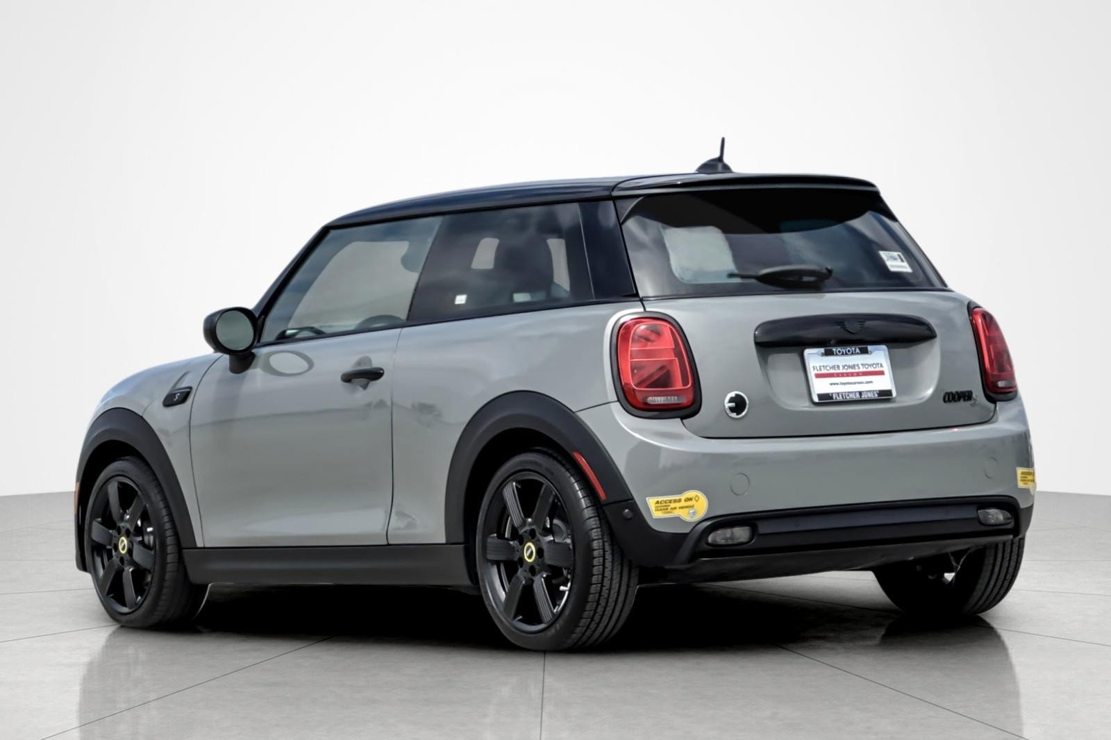 Used 2022 MINI Cooper SE FWD image 3