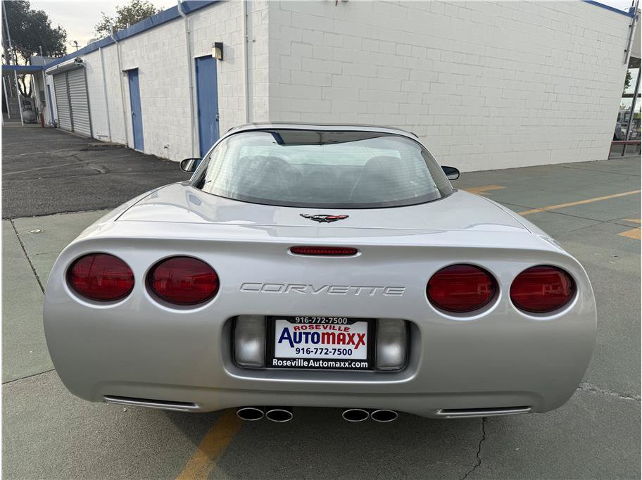 Used 2002 Chevrolet Corvette Coupe RWD image 8
