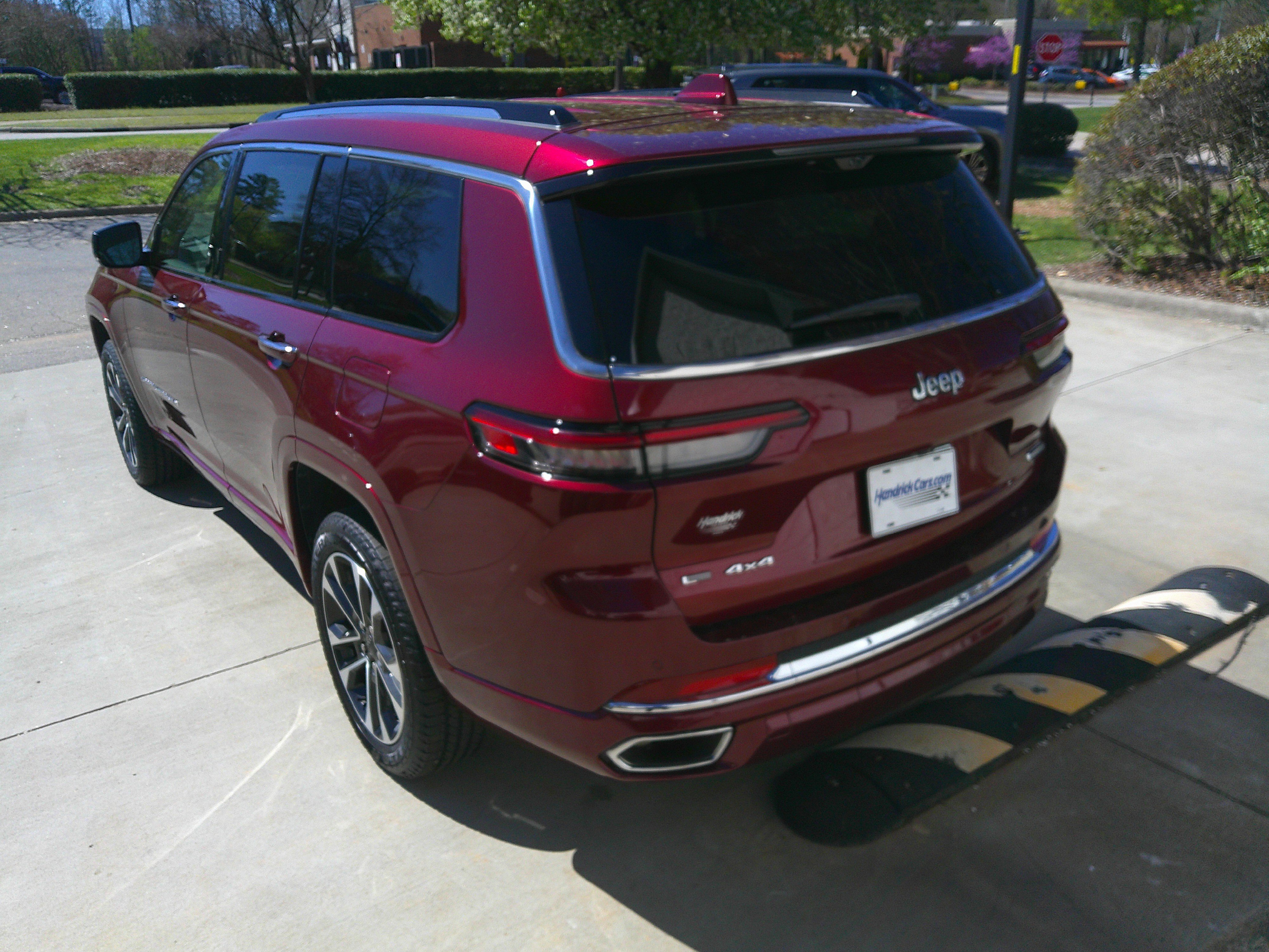 Used 2022 Jeep Grand Cherokee L Overland w/ Luxury Tech Group IV AWD/4WD image 9