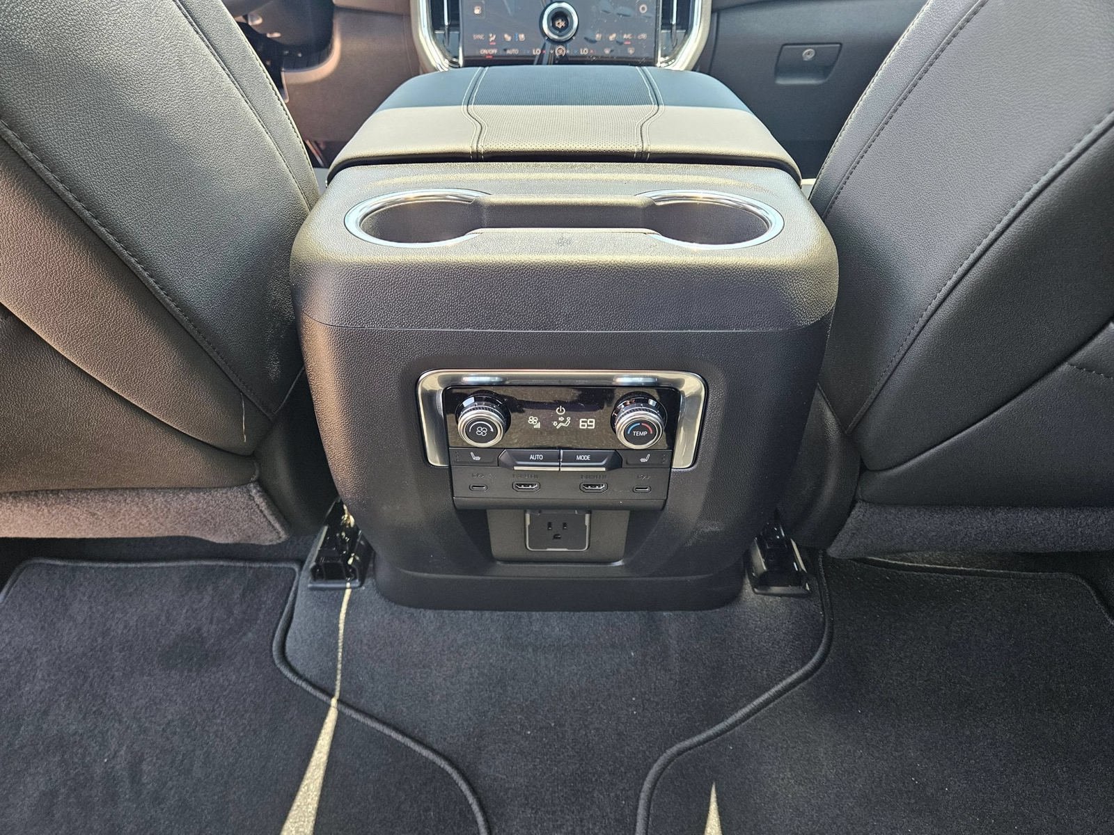 New 2026 GMC Yukon Elevation w/ Elevation Premium Package AWD/4WD image 26