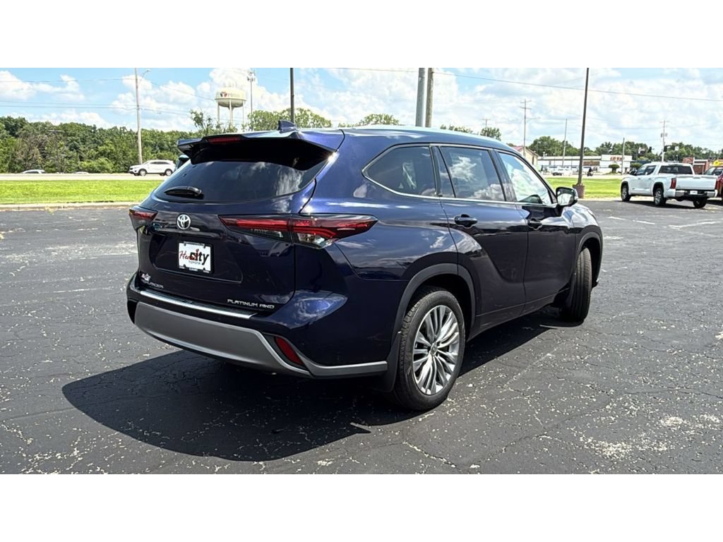 New 2026 Toyota Highlander Platinum AWD/4WD image 9