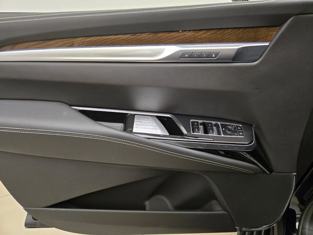Used 2025 Cadillac Escalade ESV Sport Platinum AWD/4WD image 30