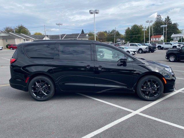 New 2026 Chrysler Pacifica Limited w/ S Appearance Package FWD image 8