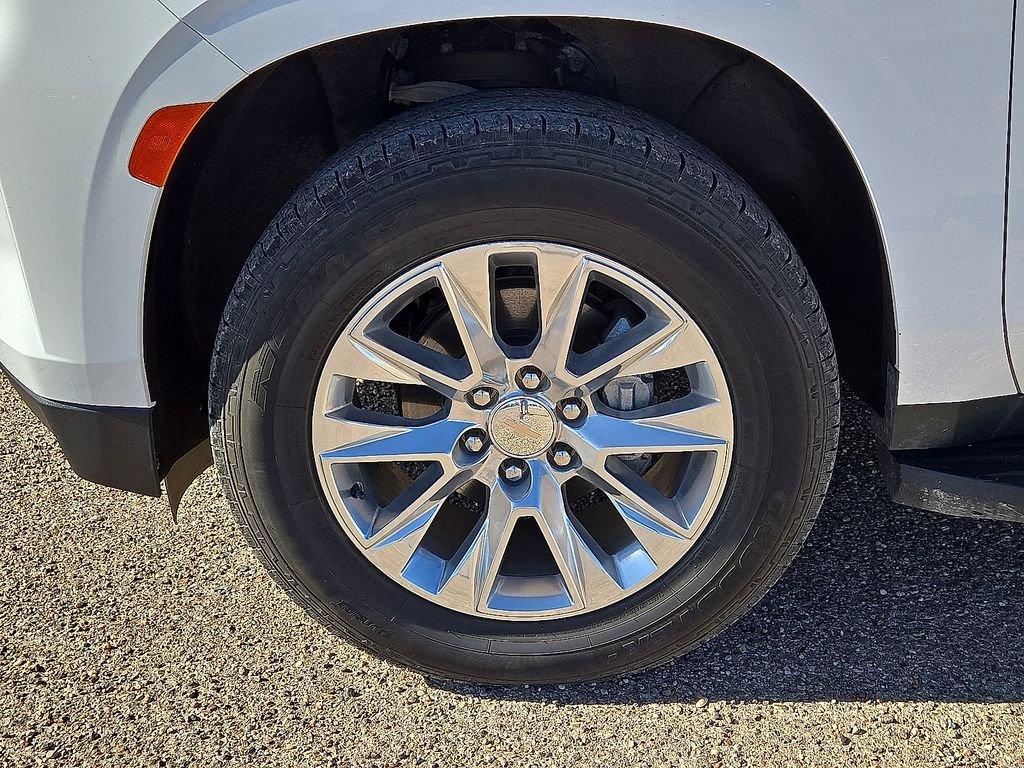 Used 2023 Chevrolet Suburban Premier image 11