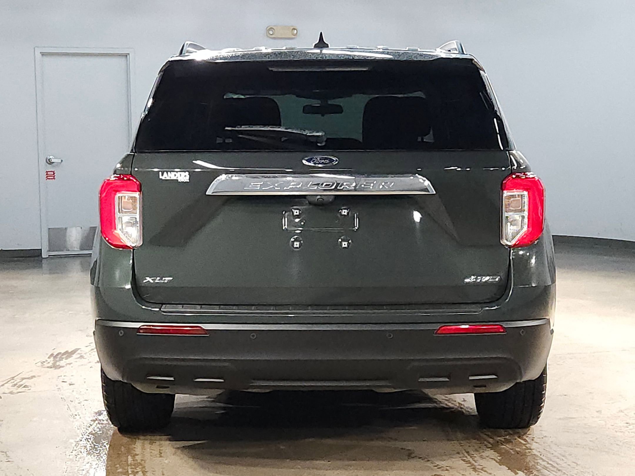 Used 2023 Ford Explorer XLT image 6