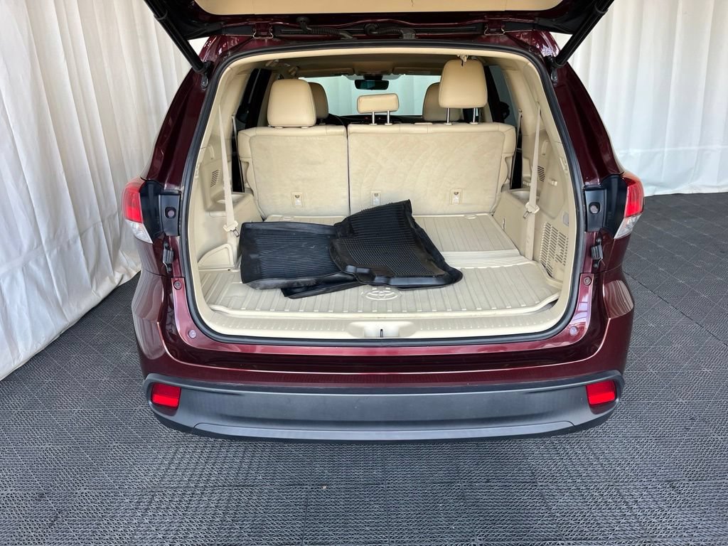 Used 2019 Toyota Highlander XLE AWD/4WD image 28