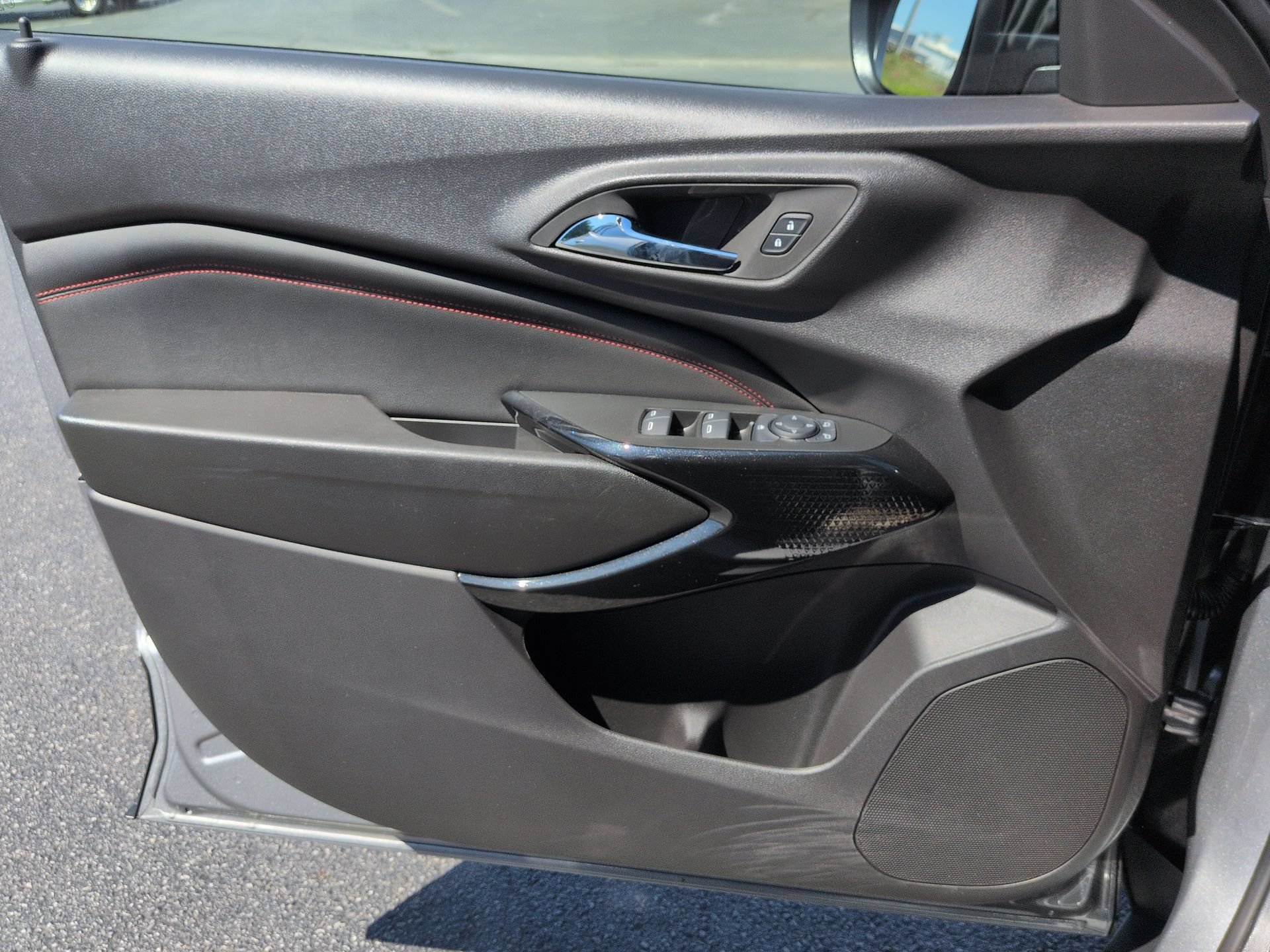 Certified 2025 Chevrolet Trax RS w/ Driver Confidence Package FWD image 20