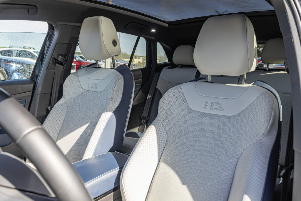 Used 2025 Volkswagen ID.4 Pro S AWD/4WD image 13